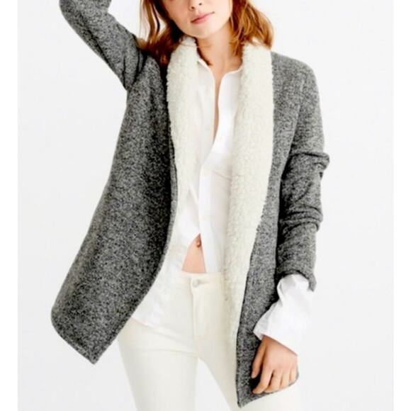 NWOT Abercrombie & Fitch Women Cardigan Sweater Size Small Gray White Collared - Picture 1 of 10